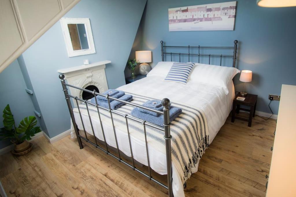 Restful And Cosy 4 Bed Home Minutes From The Beach サンドゲート エクステリア 写真